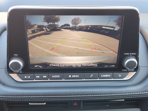 Used 2024 Nissan Rogue SV image 17