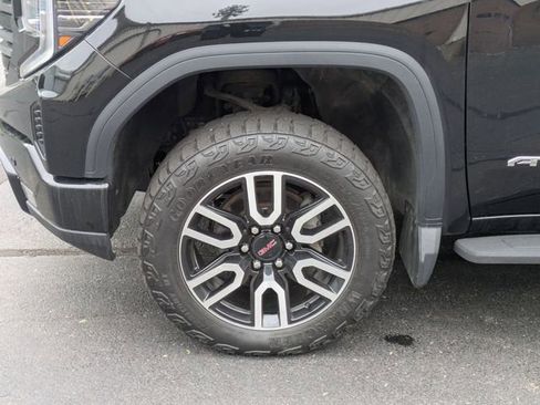 Used 2024 GMC Sierra 1500 AT4 w/ Technology Package AWD/4WD image 10