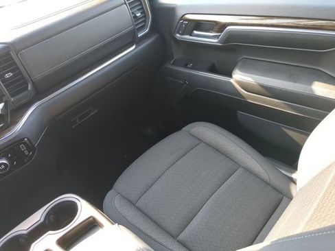 Used 2024 GMC Sierra 1500 SLE image 18