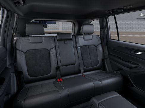 New 2025 Jeep Grand Cherokee Altitude image 16