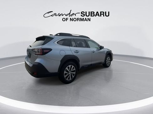 Used 2025 Subaru Outback Premium AWD/4WD image 9