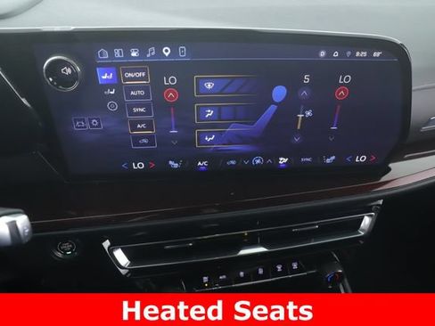 Used 2026 Chevrolet Traverse Z71 w/ LPO, Floor Liner Package AWD/4WD image 4