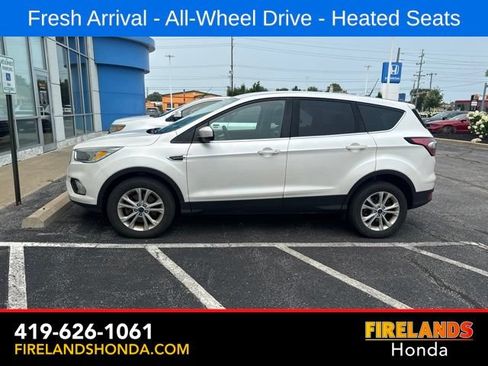 Used 2017 Ford Escape SE w/ SE Cold Weather Package AWD/4WD image 9