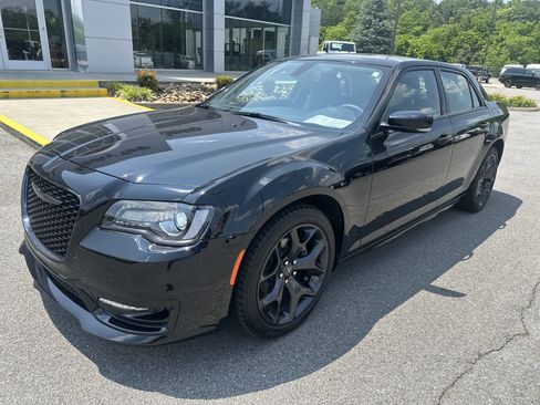 New 2023 Chrysler 300 Touring L w/ Popular Equipment Group image 2