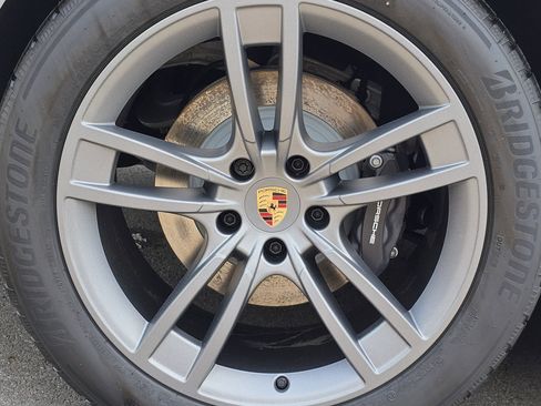 New 2025 Porsche Cayenne Coupe image 12