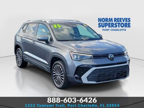 Certified 2025 Volkswagen Taos SE FWD image 1