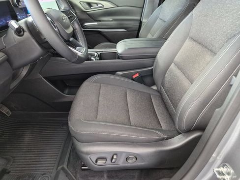 Used 2025 Chevrolet Traverse LT w/ Midnight/Sport Edition FWD image 12
