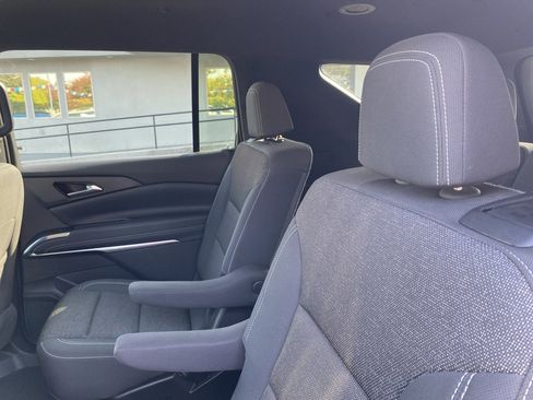 Used 2025 Chevrolet Traverse LT image 22