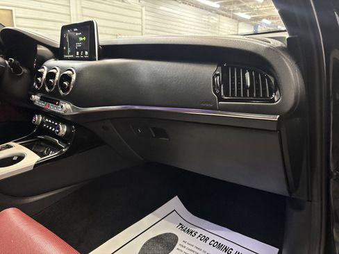 Used 2018 Kia Stinger GT2 image 28