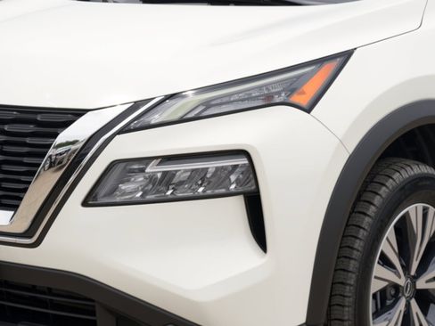 Used 2023 Nissan Rogue SV FWD image 12