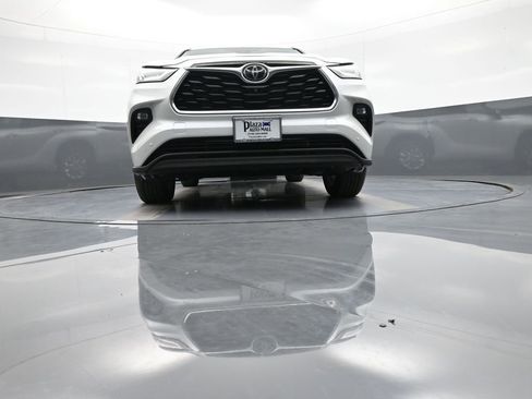 Used 2024 Toyota Highlander Limited AWD/4WD image 29