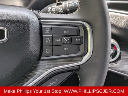 Certified 2024 Jeep Wagoneer L Series II AWD/4WD image 25