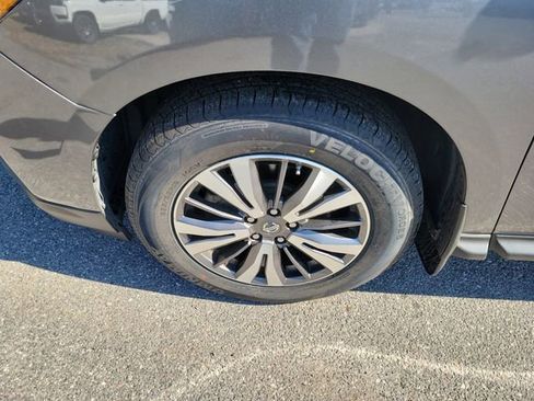 Used 2017 Nissan Pathfinder SL w/ SL Tech Package image 5