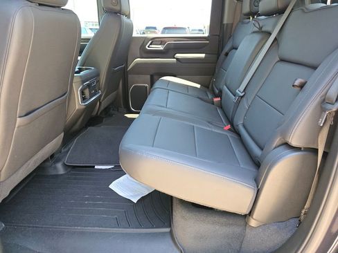Used 2025 GMC Sierra 3500 SLT w/ SLT Convenience Package AWD/4WD image 17