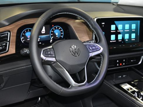 New 2026 Volkswagen Atlas SE image 2