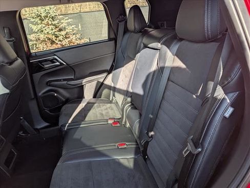 Used 2024 Mitsubishi Outlander SE image 25