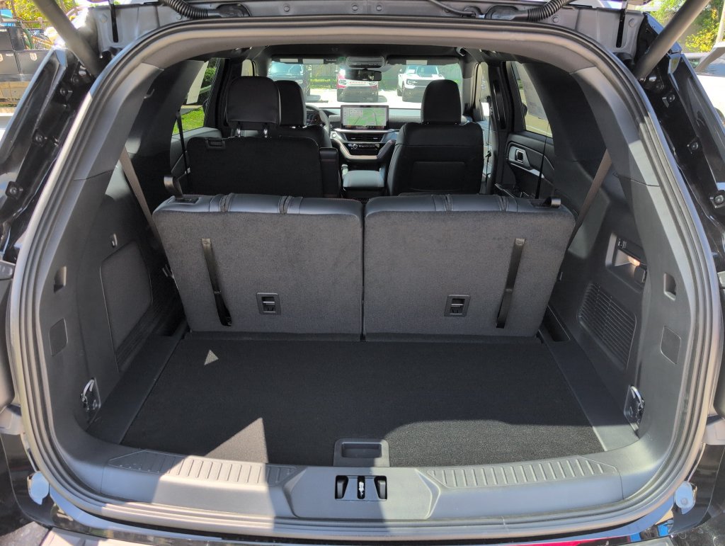 New 2026 Ford Explorer ST-Line w/ ST-Line Street Pack RWD image 28