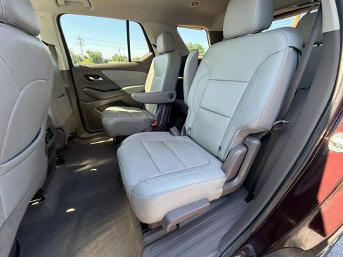 Used 2021 Chevrolet Traverse LT w/ LT Premium Package AWD/4WD image 13