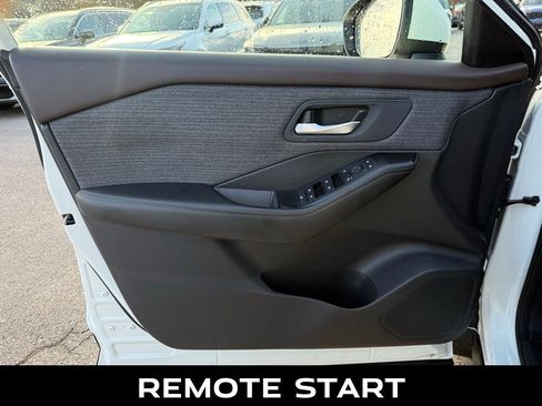 Used 2023 Nissan Rogue SV image 7