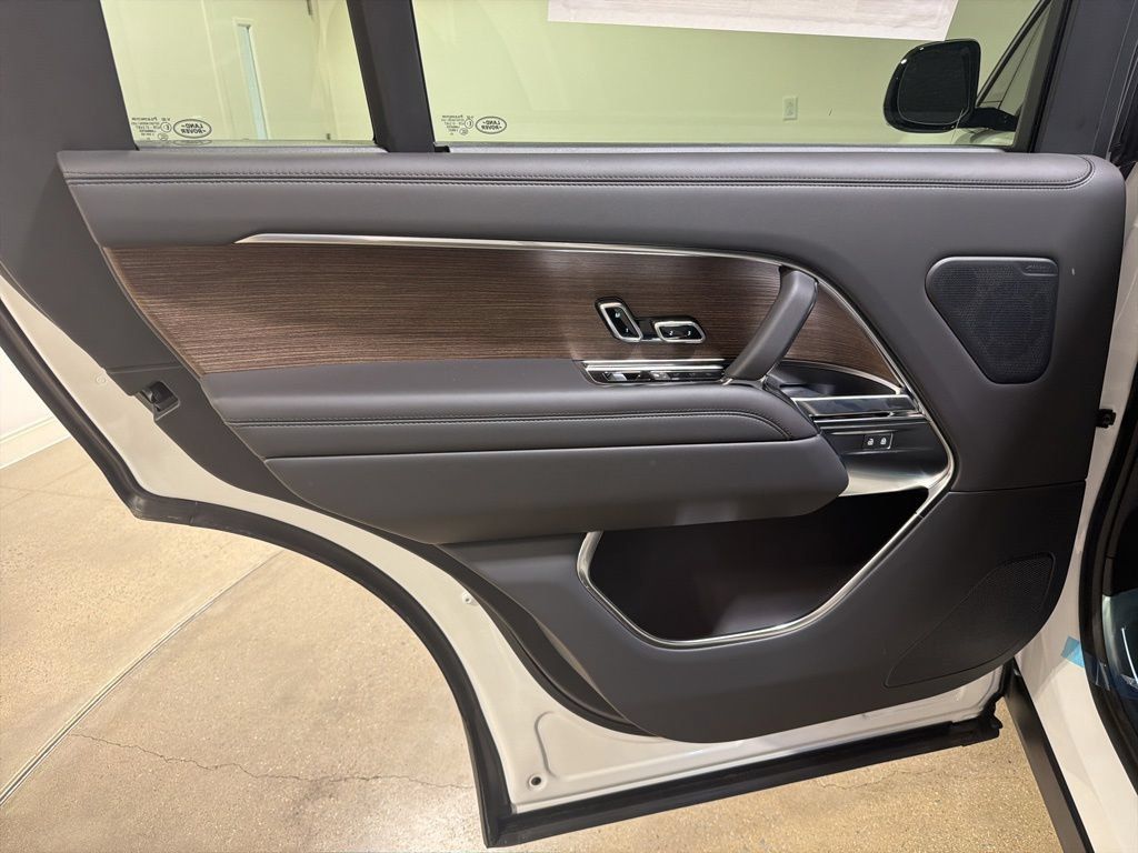 New 2026 Land Rover Range Rover Long Wheelbase SE AWD/4WD image 20