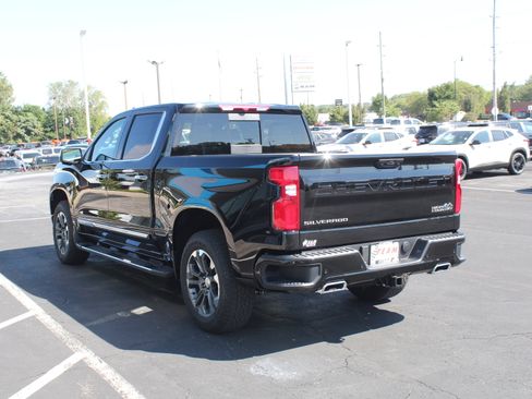New 2026 Chevrolet Silverado 1500 High Country w/ LPO, Dark Essentials Package AWD/4WD image 8