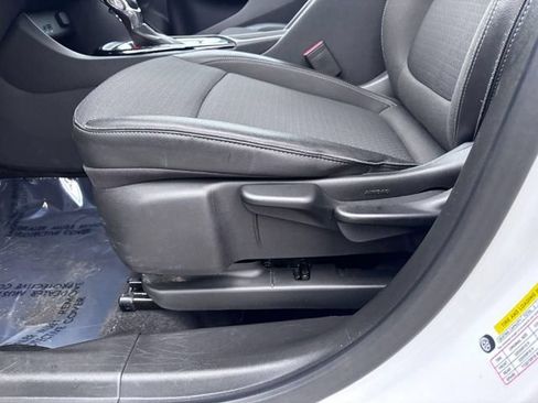 Used 2025 Buick Encore GX Preferred FWD image 13