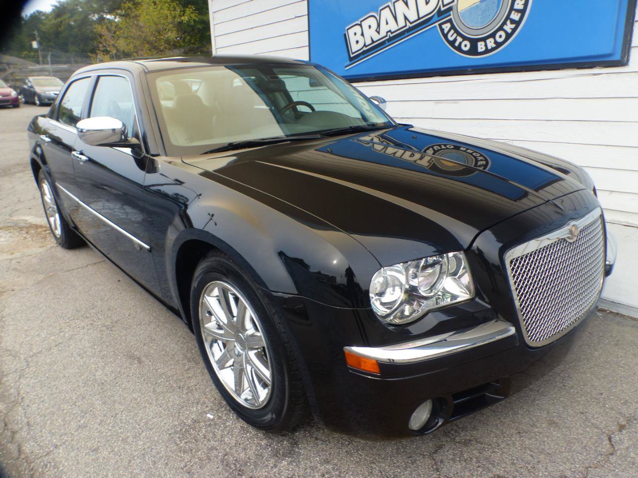Used 2009 Chrysler 300 C w/ Protection Group II RWD image 31