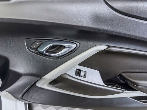 Used 2021 Chevrolet Camaro LT image 27
