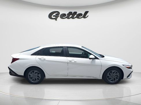 Certified 2024 Hyundai Elantra SEL FWD image 4