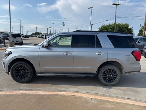 Used 2024 Ford Expedition XLT RWD image 6