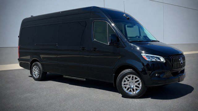 Used 2025 Mercedes-Benz Sprinter 2500 image 2