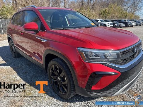 Used 2022 Volkswagen Taos SE w/ Panoramic Sunroof Package image 7