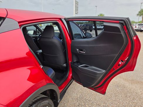 Used 2022 Toyota C-HR XLE FWD image 15