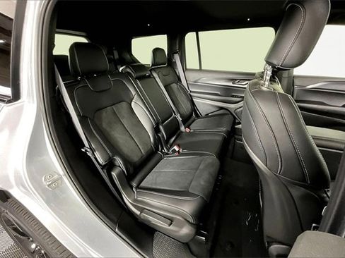 New 2025 Jeep Grand Cherokee L Altitude image 10