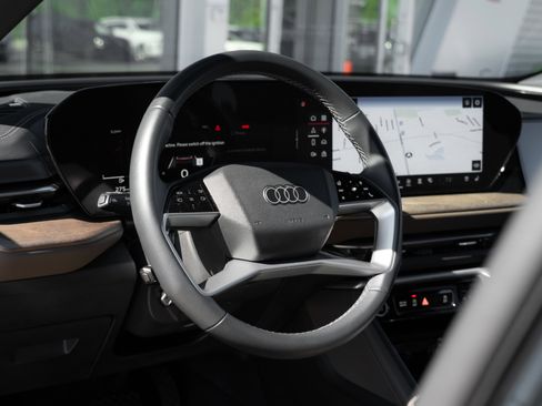 Certified 2025 Audi Q5 Premium Plus w/ Premium Plus AWD/4WD image 11