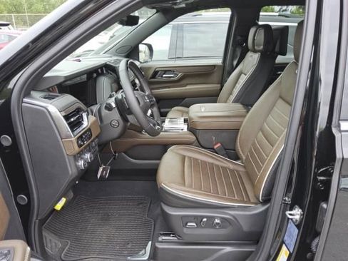 Used 2025 GMC Yukon Denali Ultimate AWD/4WD image 7