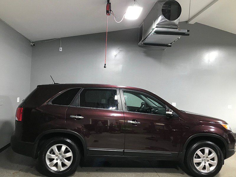 Used 2013 Kia Sorento LX w/ Value Pkg FWD image 2