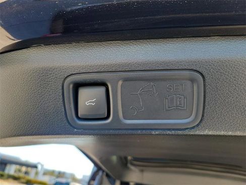 Certified 2024 Ford Expedition Platinum image 10