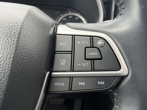 Used 2023 Toyota Highlander XLE FWD image 25