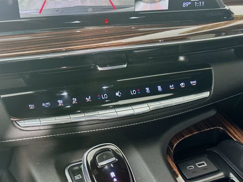 Used 2022 Cadillac Escalade Premium Luxury w/ Performance Package AWD/4WD image 24