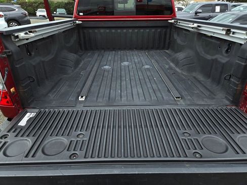 Used 2019 Nissan Titan SV w/ SV Convenience Package image 27