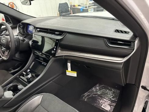 Used 2026 Jeep Grand Cherokee Altitude AWD/4WD image 37