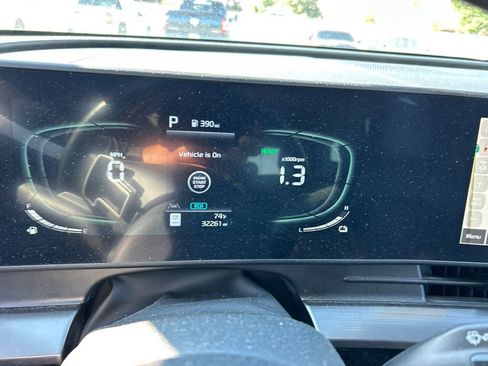 Used 2023 Kia Sportage EX image 8