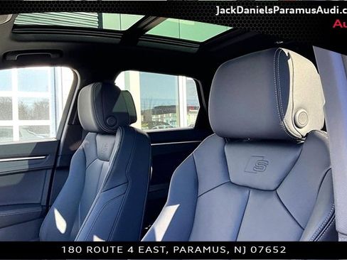 Used 2025 Audi Q3 2.0T Premium w/ Convenience Package image 17