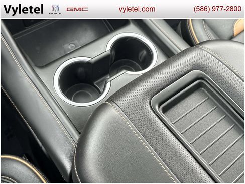 Used 2023 GMC Yukon XL AT4 image 32