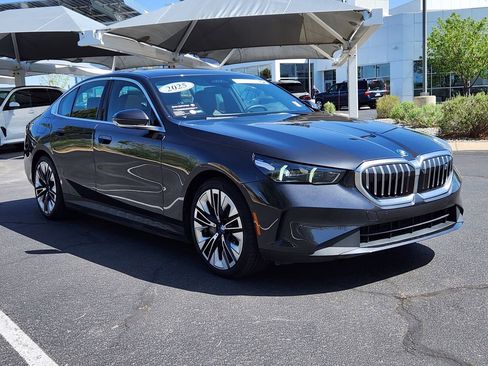 Used 2025 BMW i5 eDrive40i w/ Premium Package RWD image 8