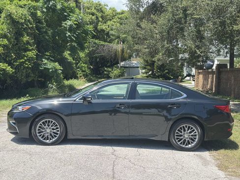 Used 2018 Lexus ES 350 w/ Premier Package FWD image 2