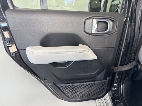 Used 2021 Jeep Wrangler Unlimited Sahara image 26