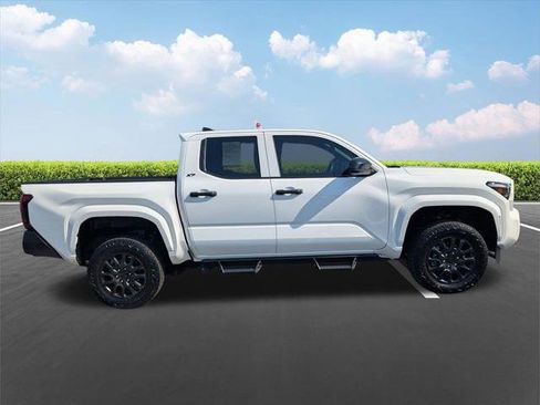 Certified 2024 Toyota Tacoma SR AWD/4WD image 3