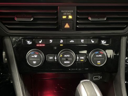 Used 2020 Volkswagen Jetta GLI Autobahn image 18